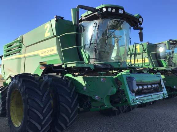 Used 2025 John Deere X9 1000 Combines at Horizon Ag & Turf in Lloydminster, AB - Photo27