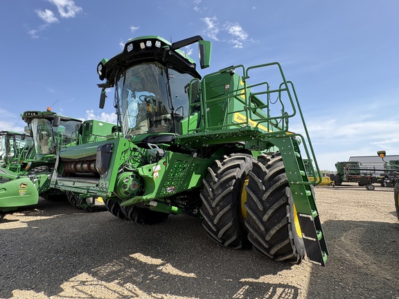 Used 2025 John Deere X9 1000 Combines at Horizon Ag & Turf in Lloydminster, AB - Photo3
