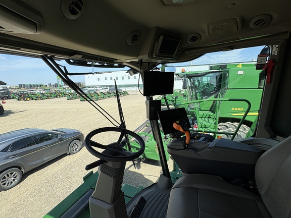 Used 2025 John Deere X9 1000 Combines at Horizon Ag & Turf in Lloydminster, AB - Photo13
