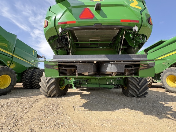 Used 2025 John Deere X9 1000 Combines at Horizon Ag & Turf in Lloydminster, AB - Photo9