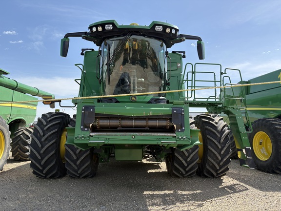 Used 2025 John Deere X9 1000 Combines at Horizon Ag & Turf in Lloydminster, AB - Photo5