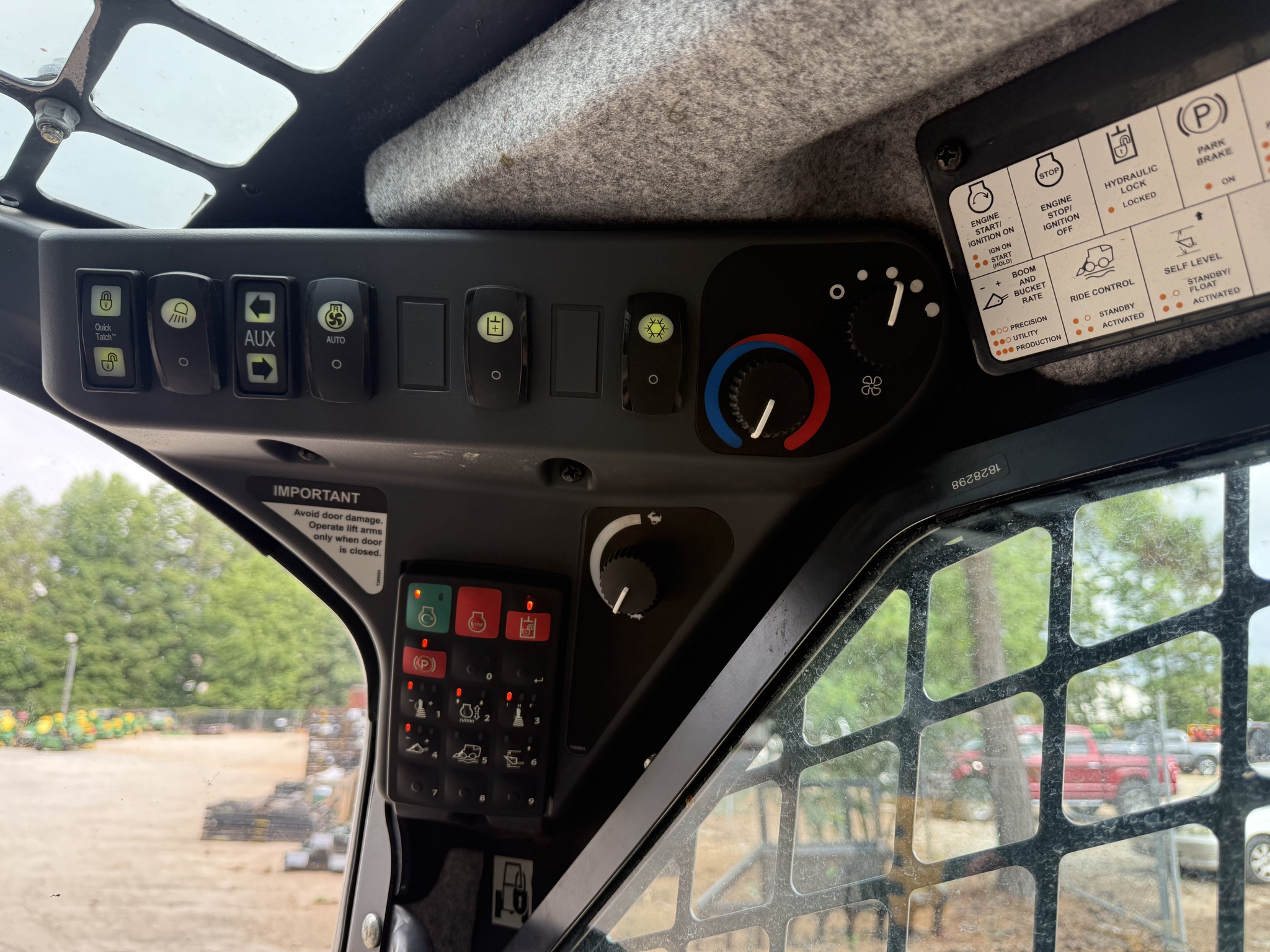 2023 John Deere 331G Image 9
