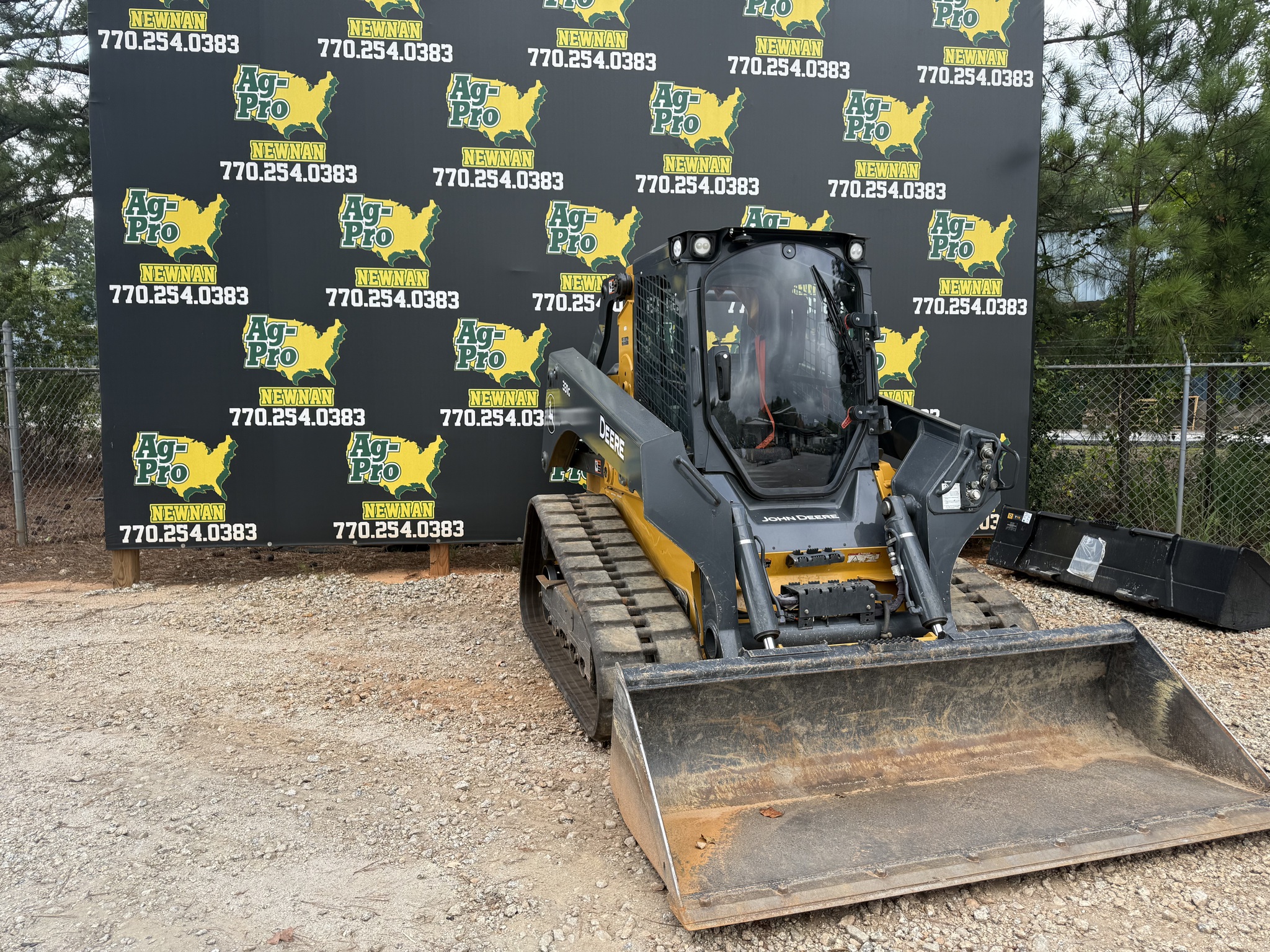 2023 John Deere 331G Image 5