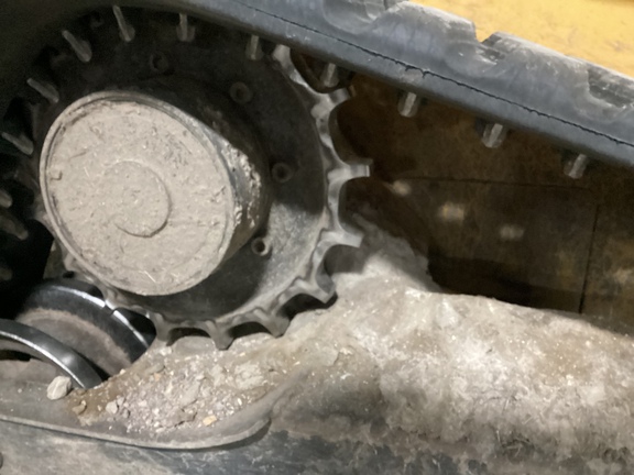 2010 John Deere 329D - Photo6