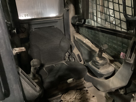 2010 John Deere 329D - Photo10