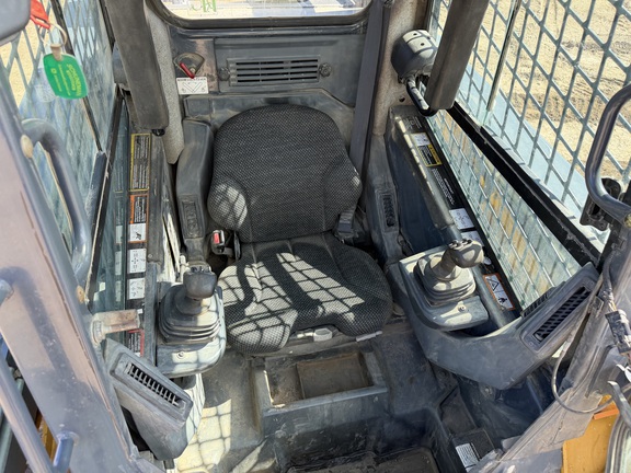 2010 John Deere 329D - Photo21