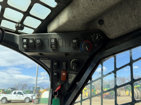 2010 John Deere 329D - Photo23