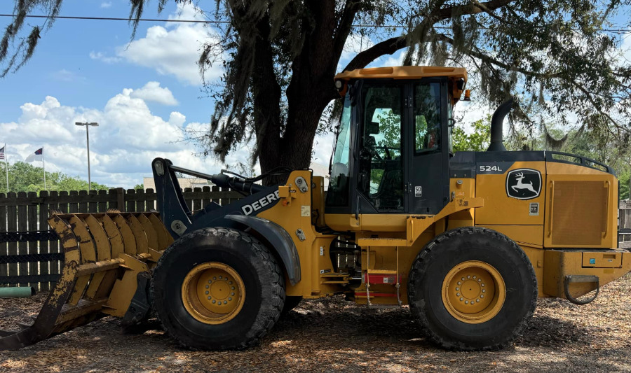 2019 John Deere 524L Image 1