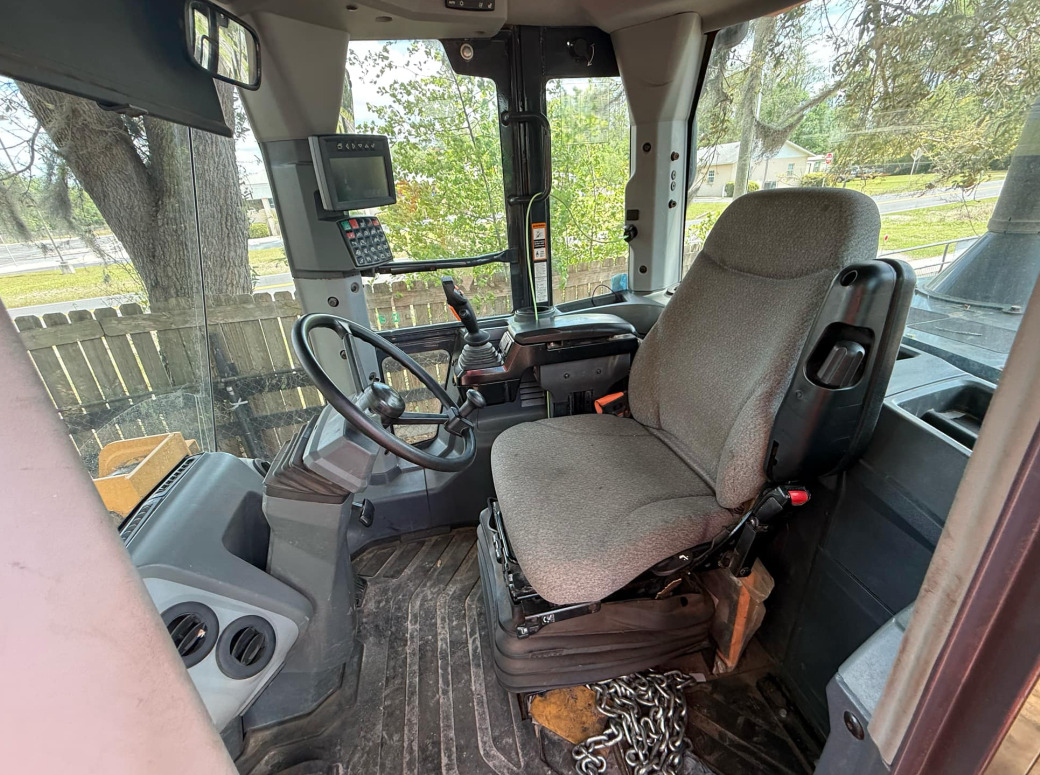 2019 John Deere 524L Image 6