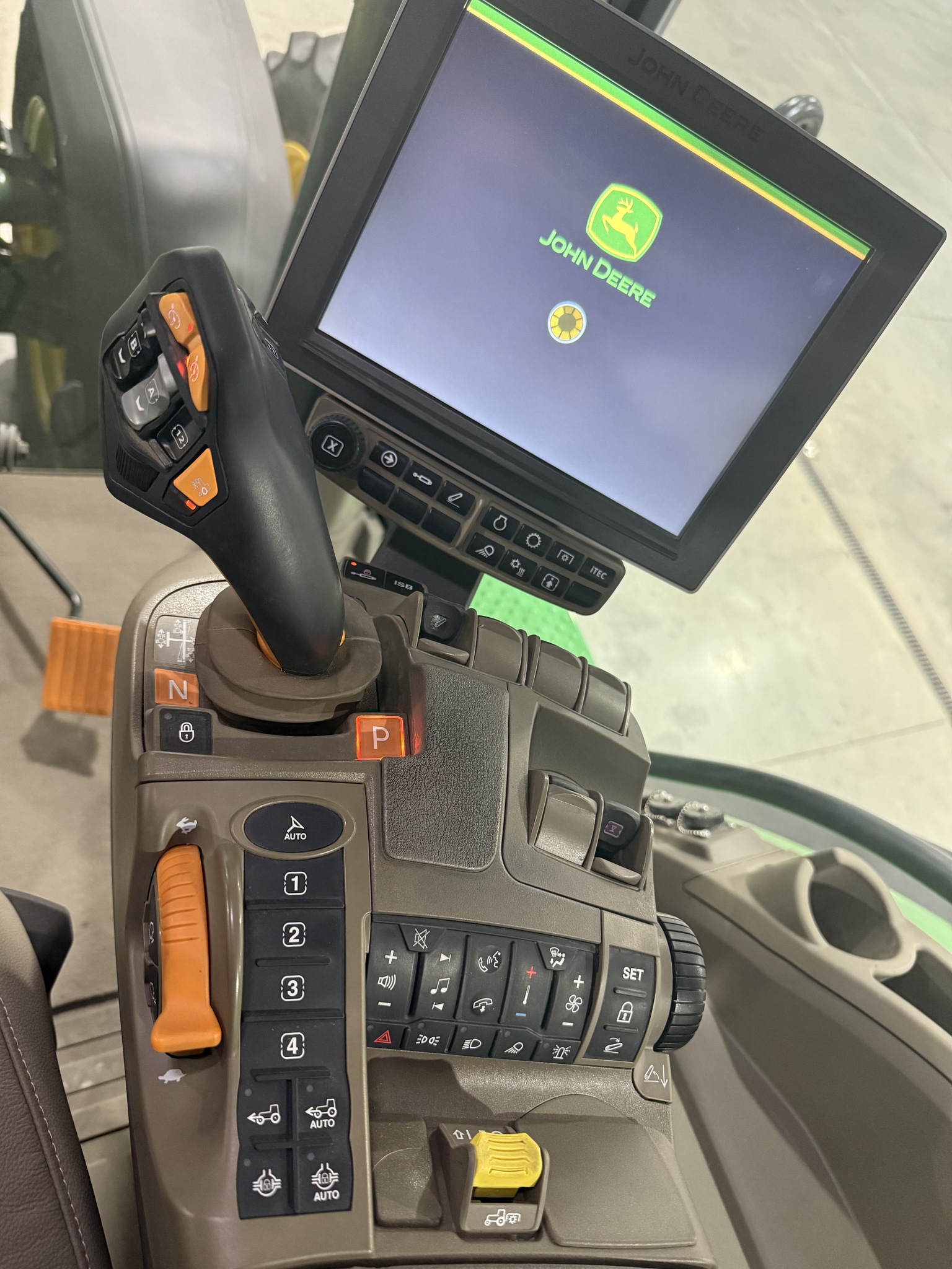  2023 John Deere 8R 340 at Heritage Tractor in Lexington, IL