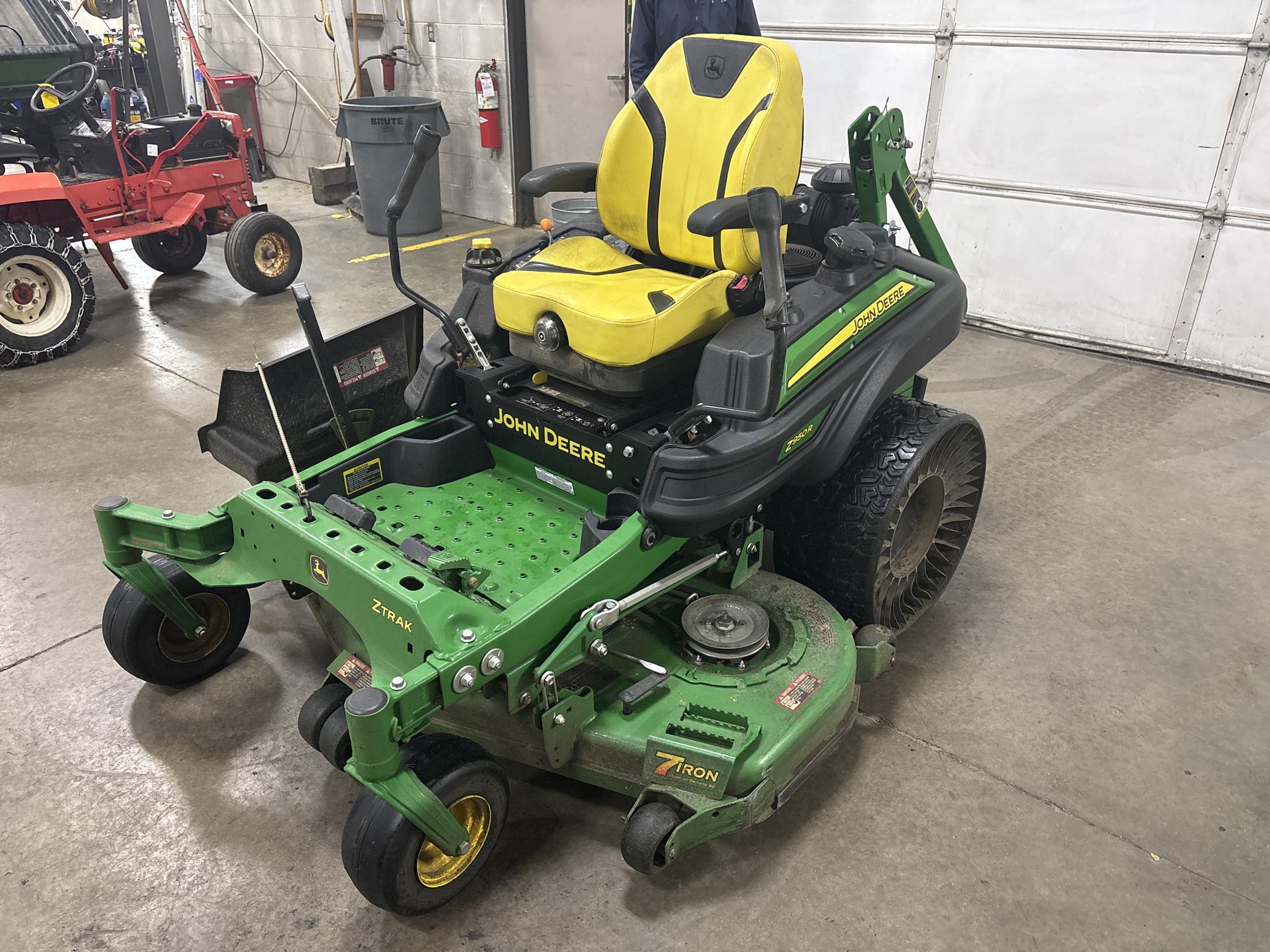 Used 2020 John Deere Z950R Zero Turn Mowers at Koenig Equipment in Urbana, OH - PhotoXL0