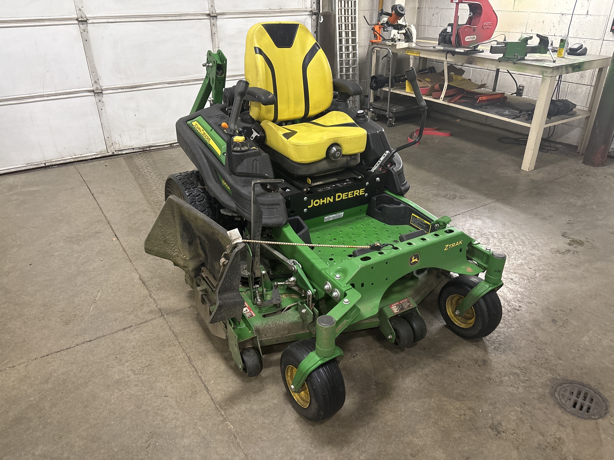 Used 2020 John Deere Z950R Zero Turn Mowers at Koenig Equipment in Urbana, OH - PhotoXL3