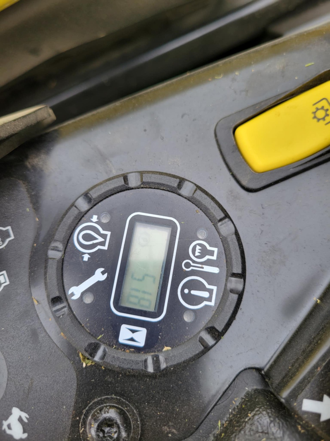 2025 John Deere Z960M Image 2