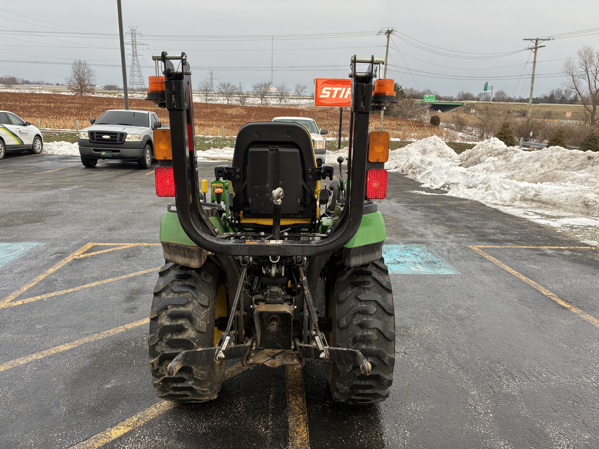 2021 John Deere 2025R Image 4