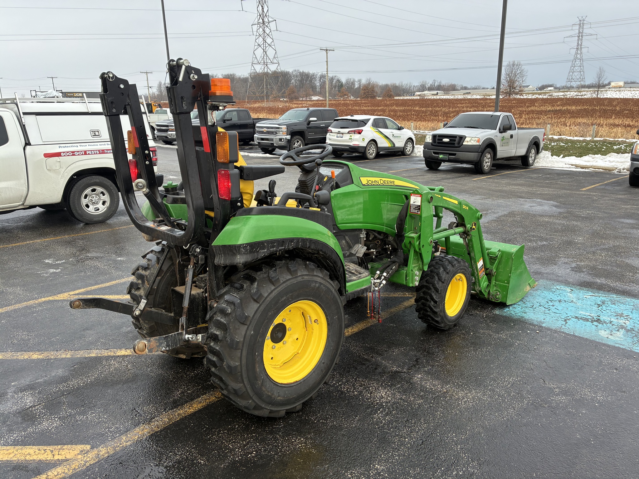 2021 John Deere 2025R Image 3