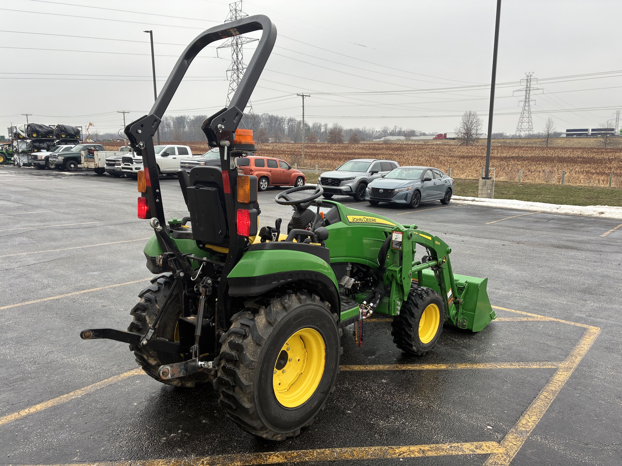 2021 John Deere 2025R Image 3