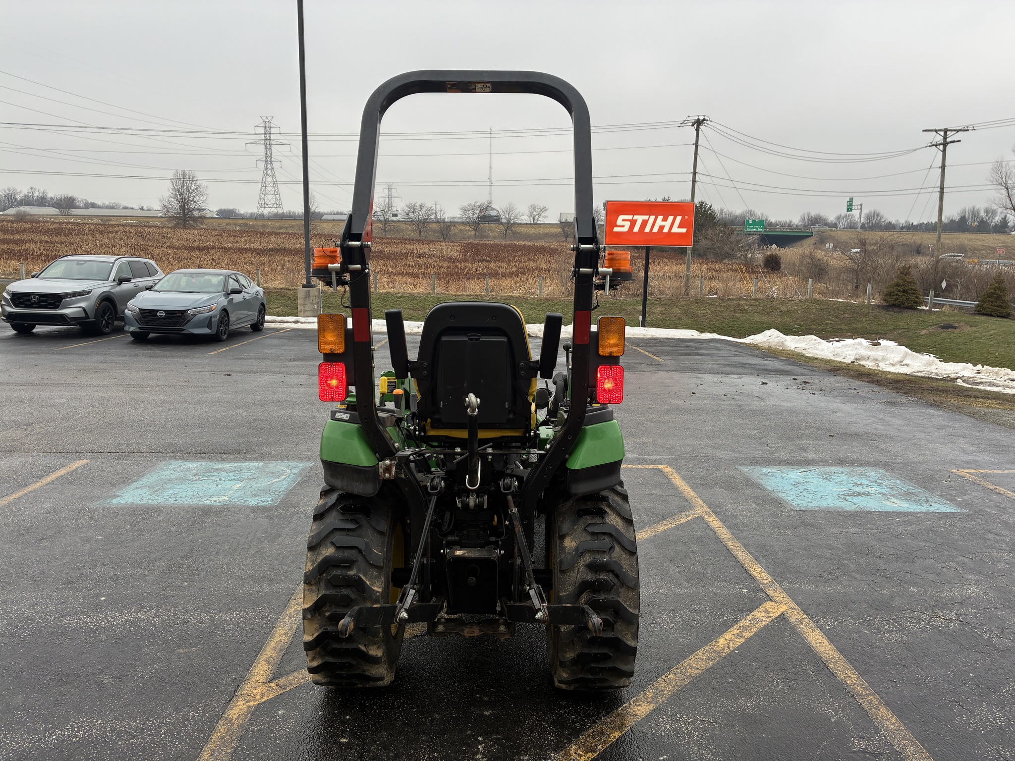 2021 John Deere 2025R Image 4