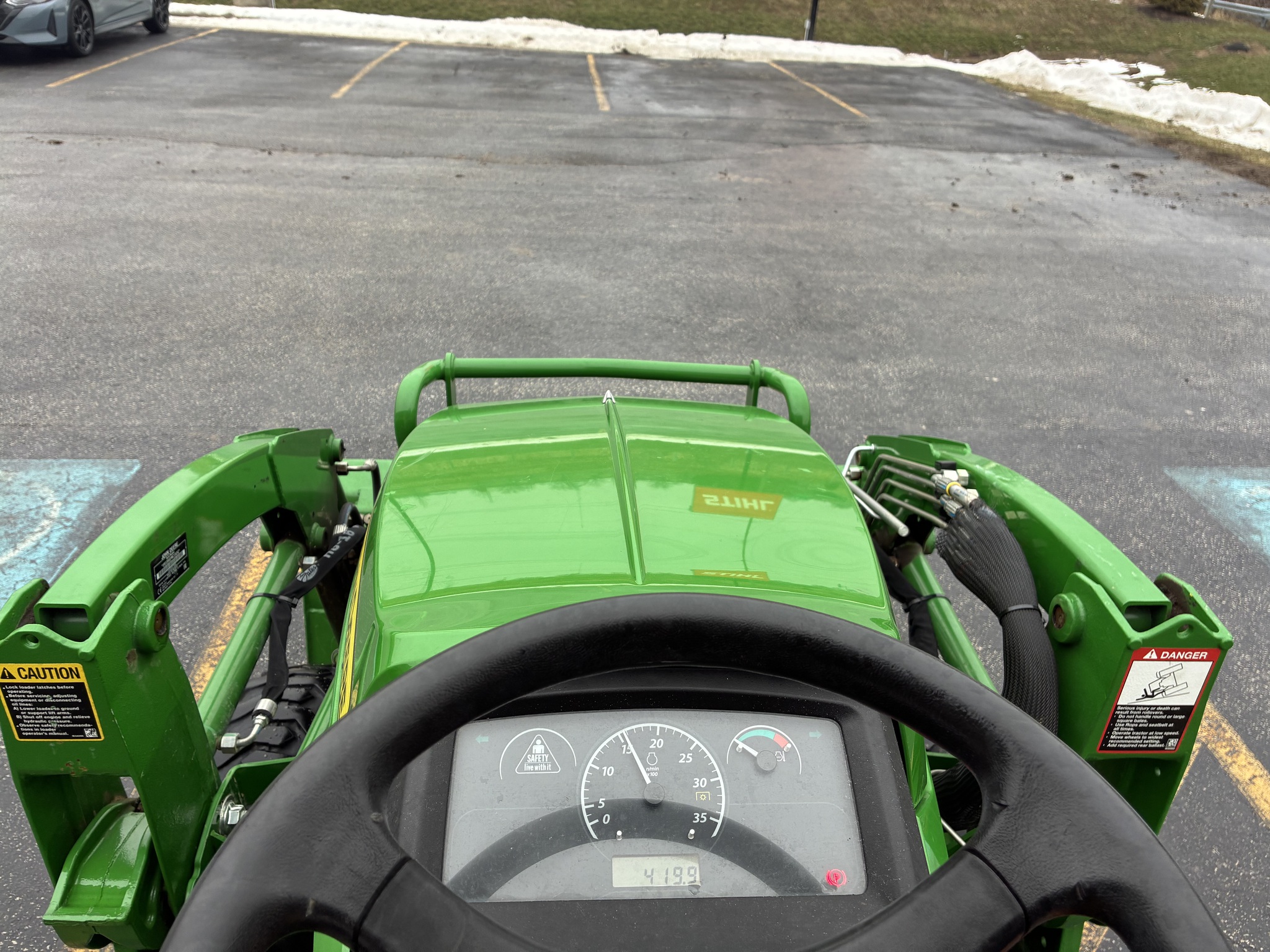 2021 John Deere 2025R Image 10