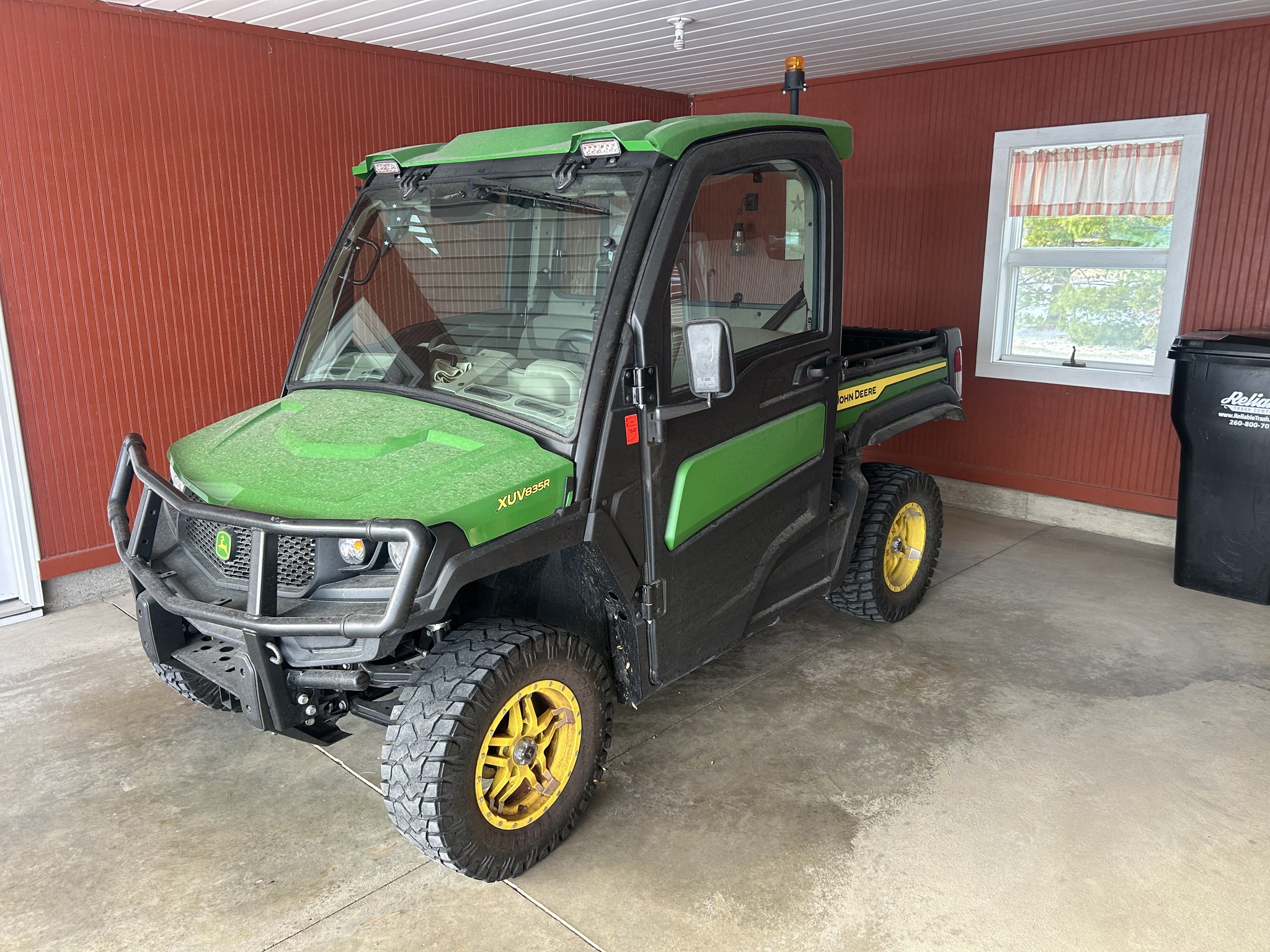 2022 John Deere XUV 835R Image 1