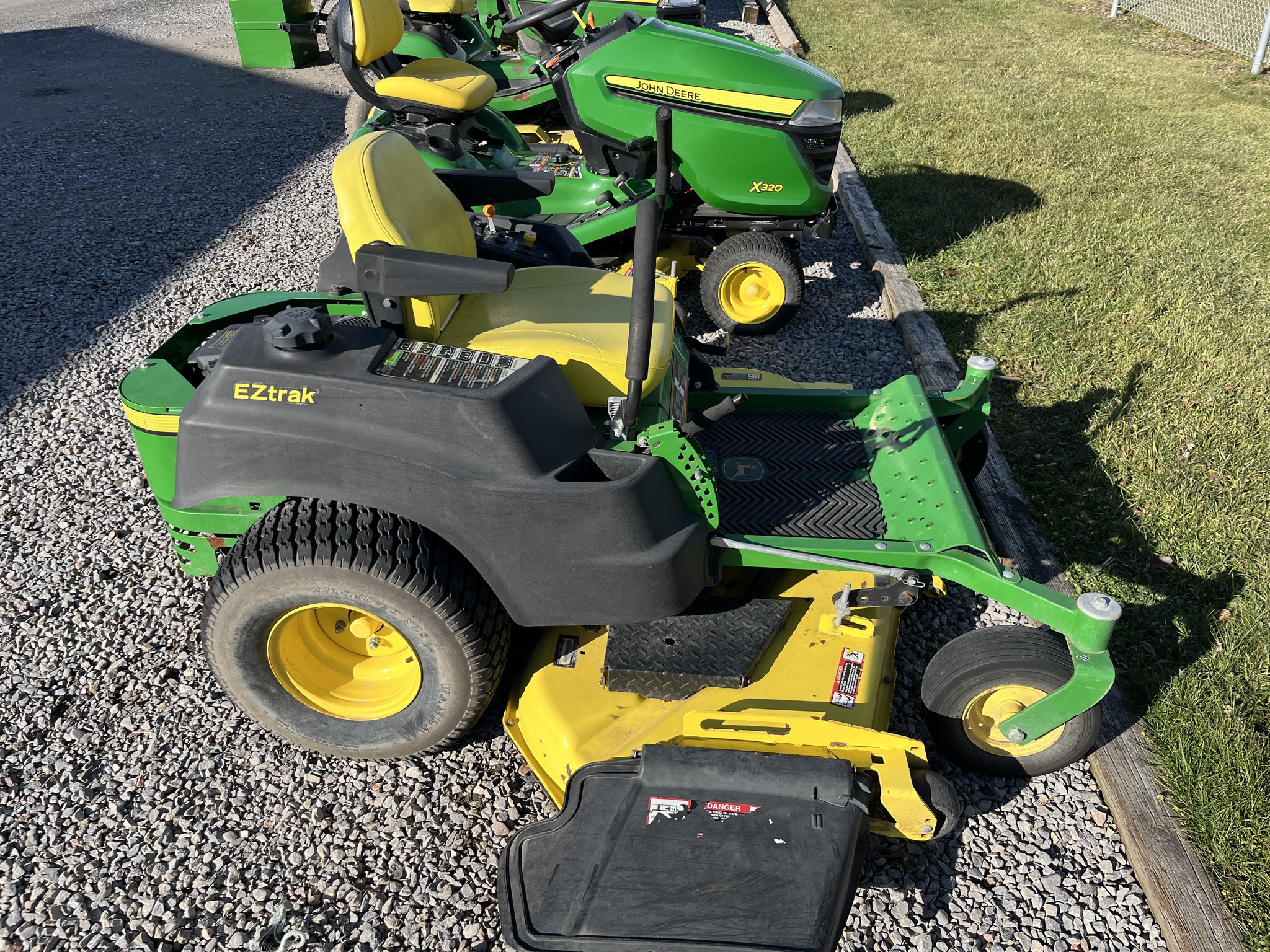 2015 John Deere Z465 Image 2