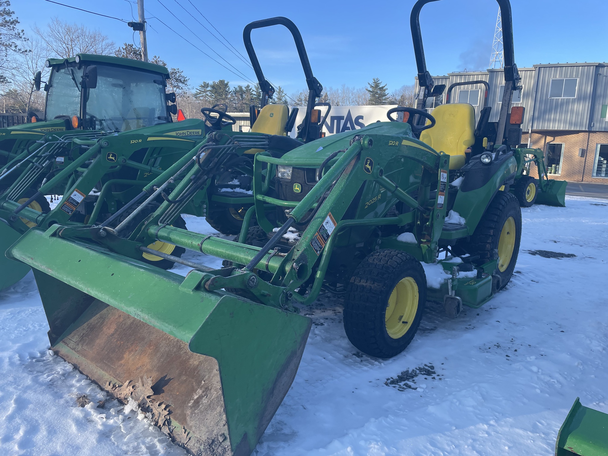 2018 John Deere 2025R Image 1