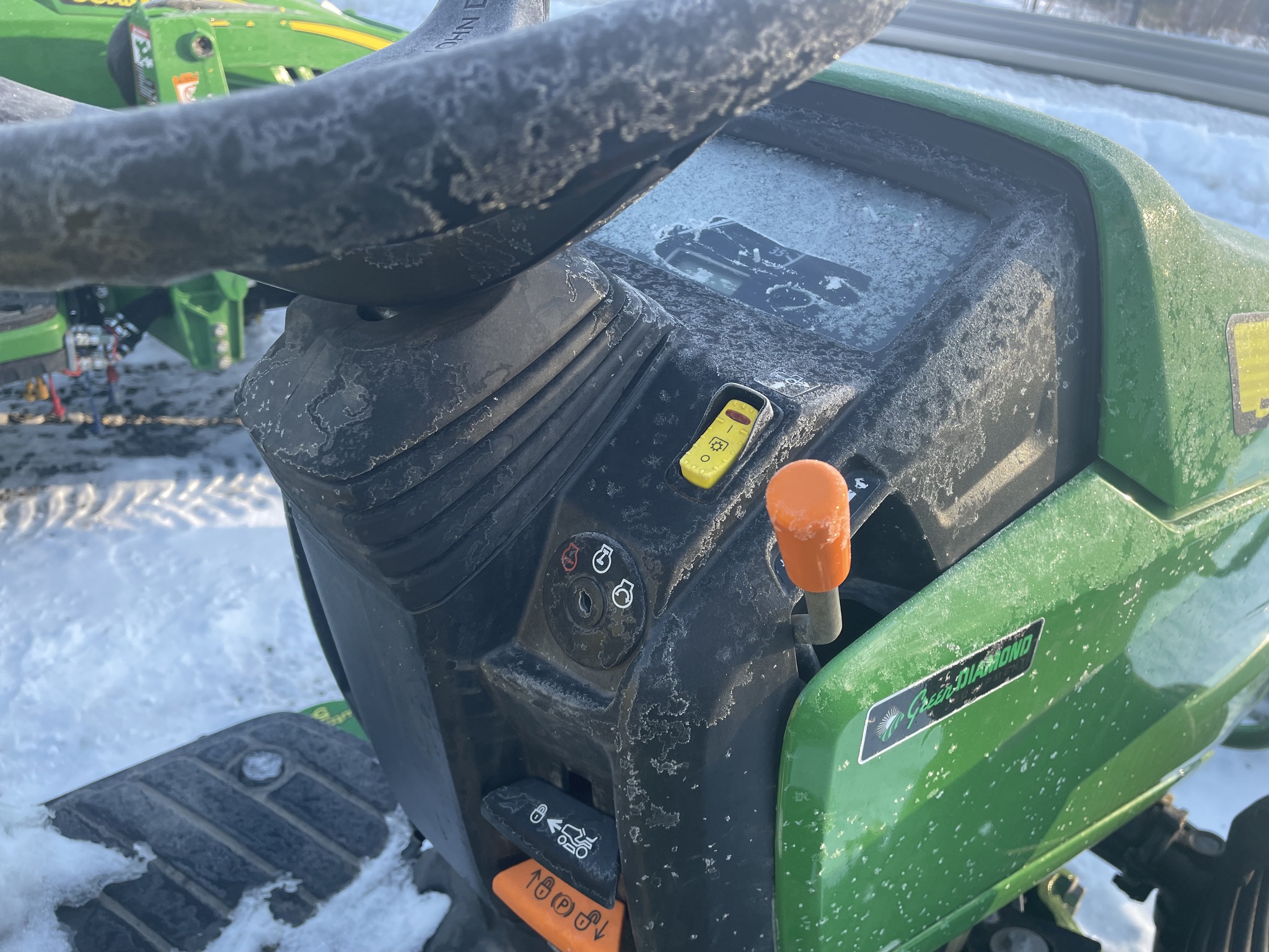 2018 John Deere 2025R Image 9