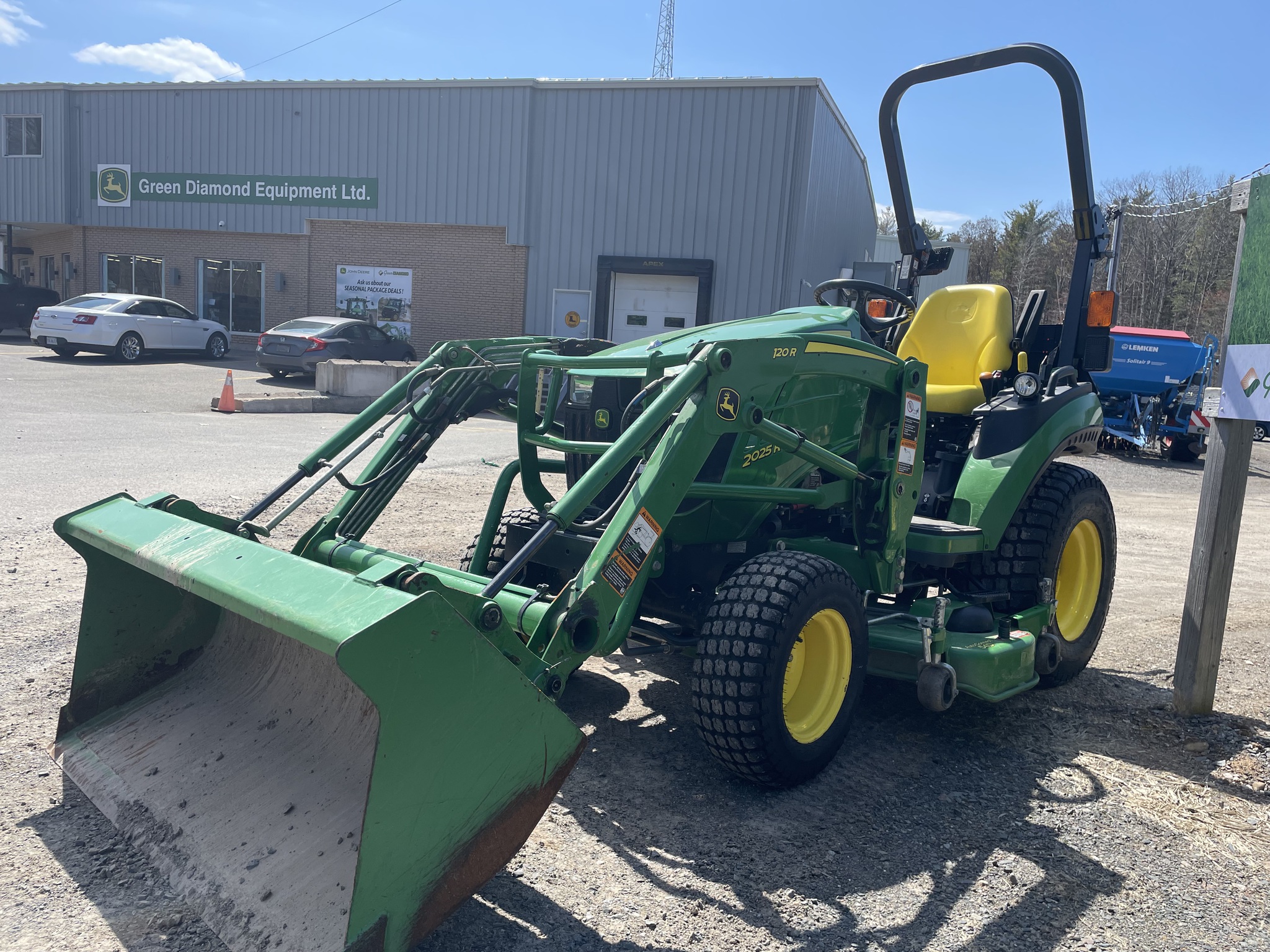 2018 John Deere 2025R Image 1