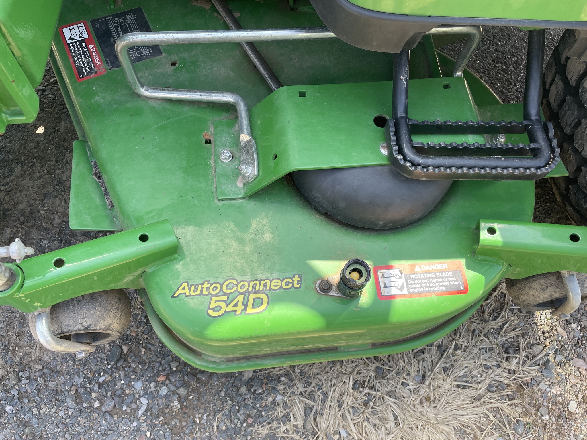 2018 John Deere 2025R Image 9