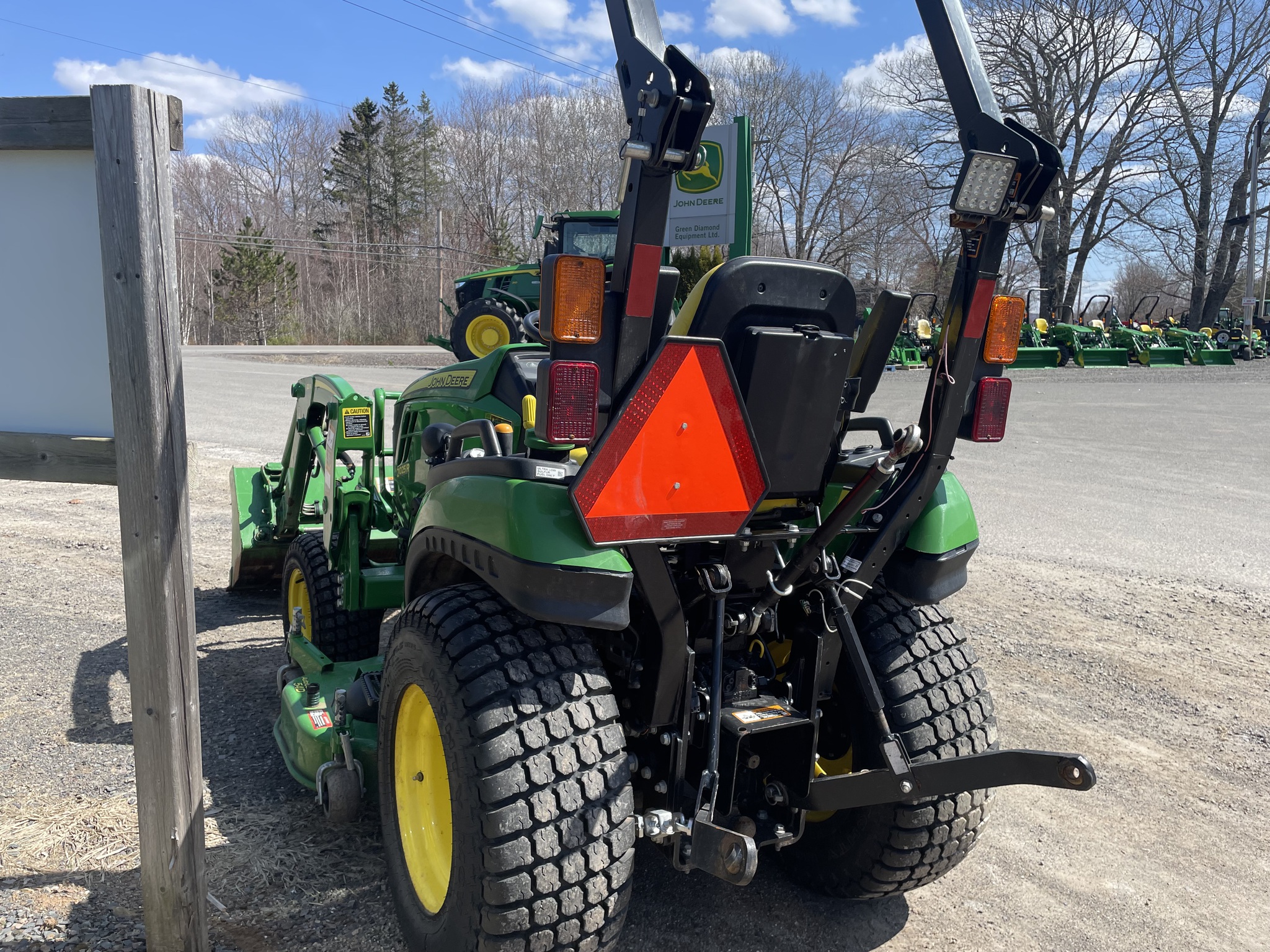 2018 John Deere 2025R Image 2