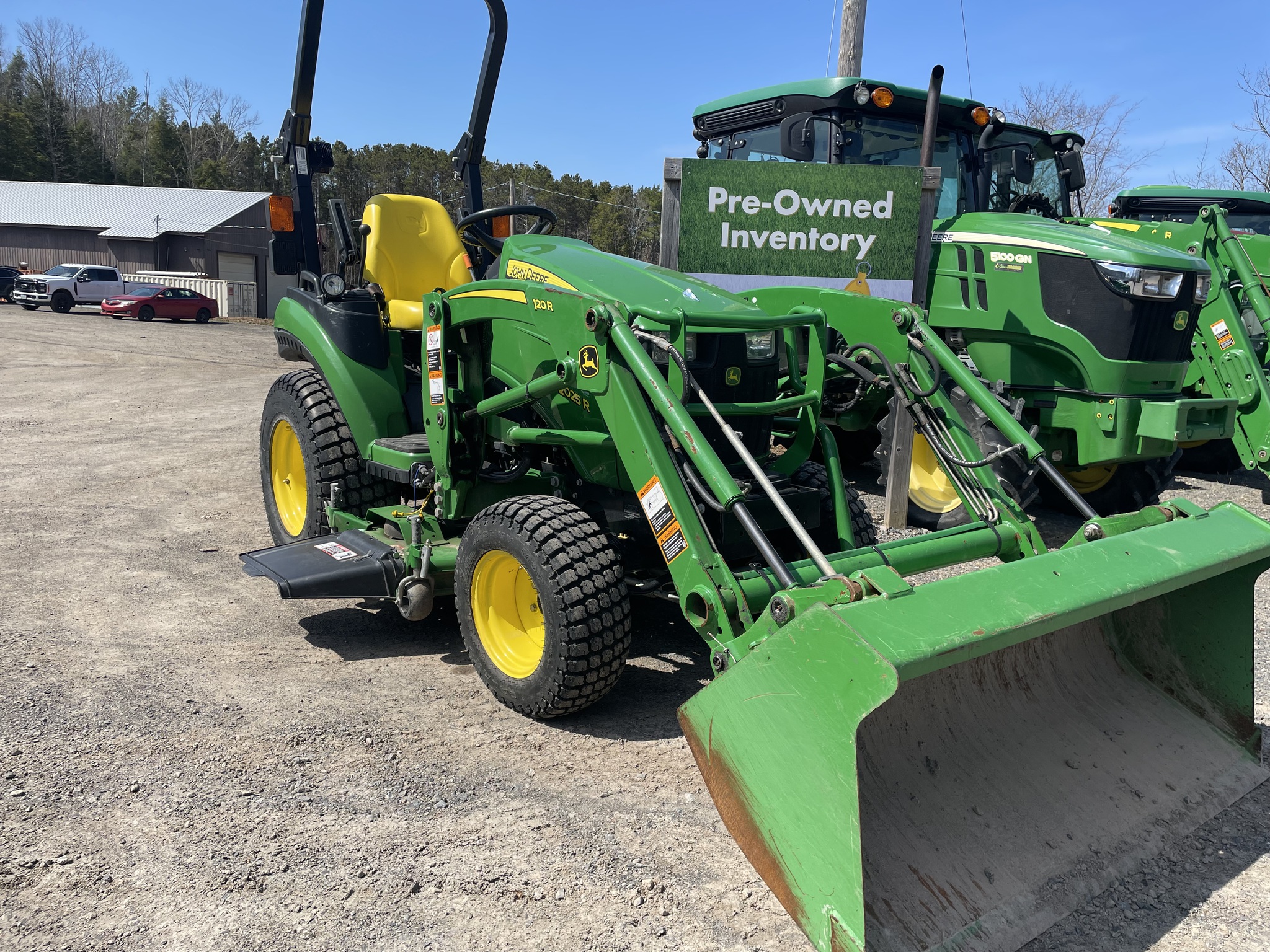 2018 John Deere 2025R Image 6