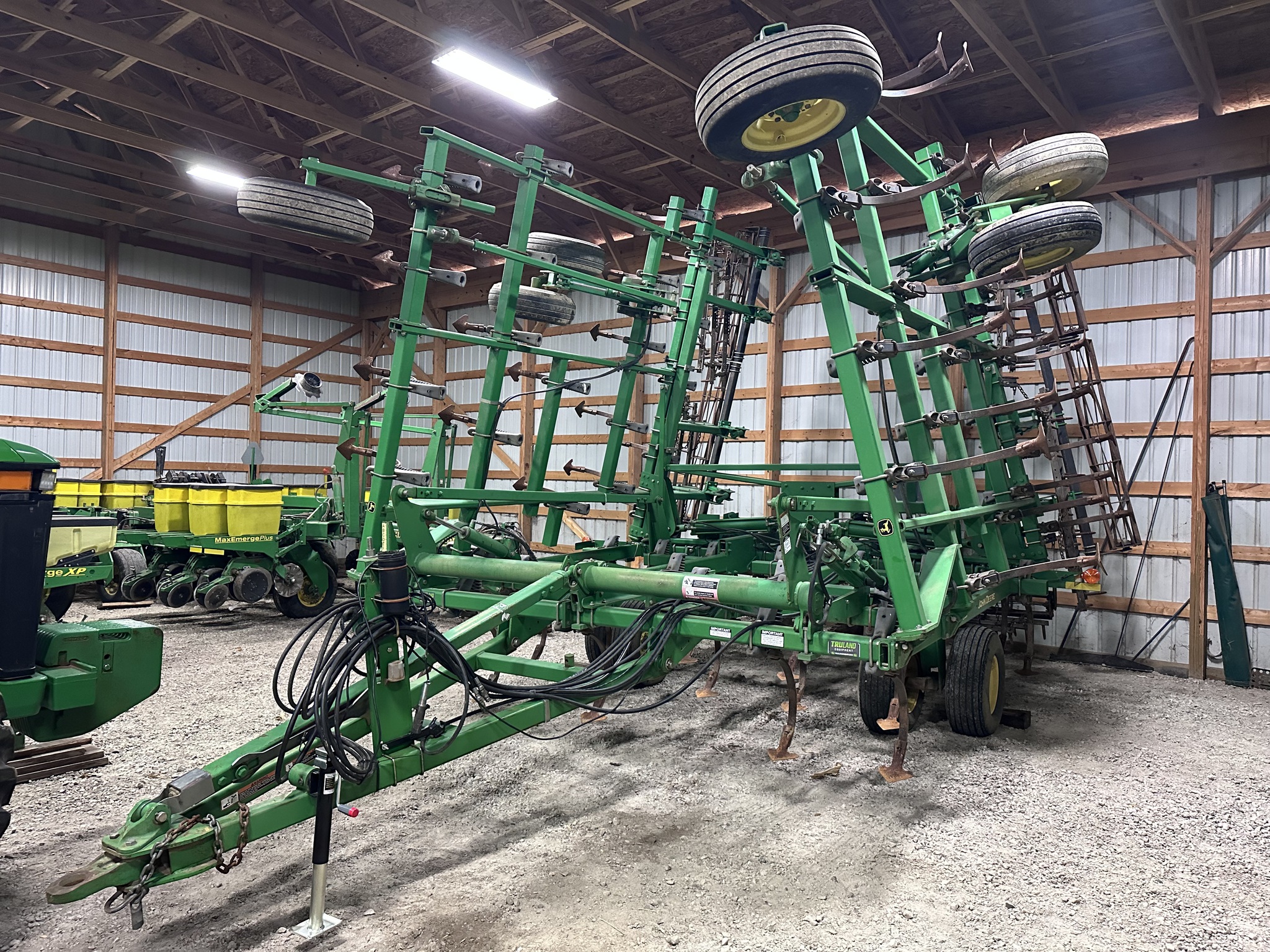 2005 John Deere 2210 Image 1