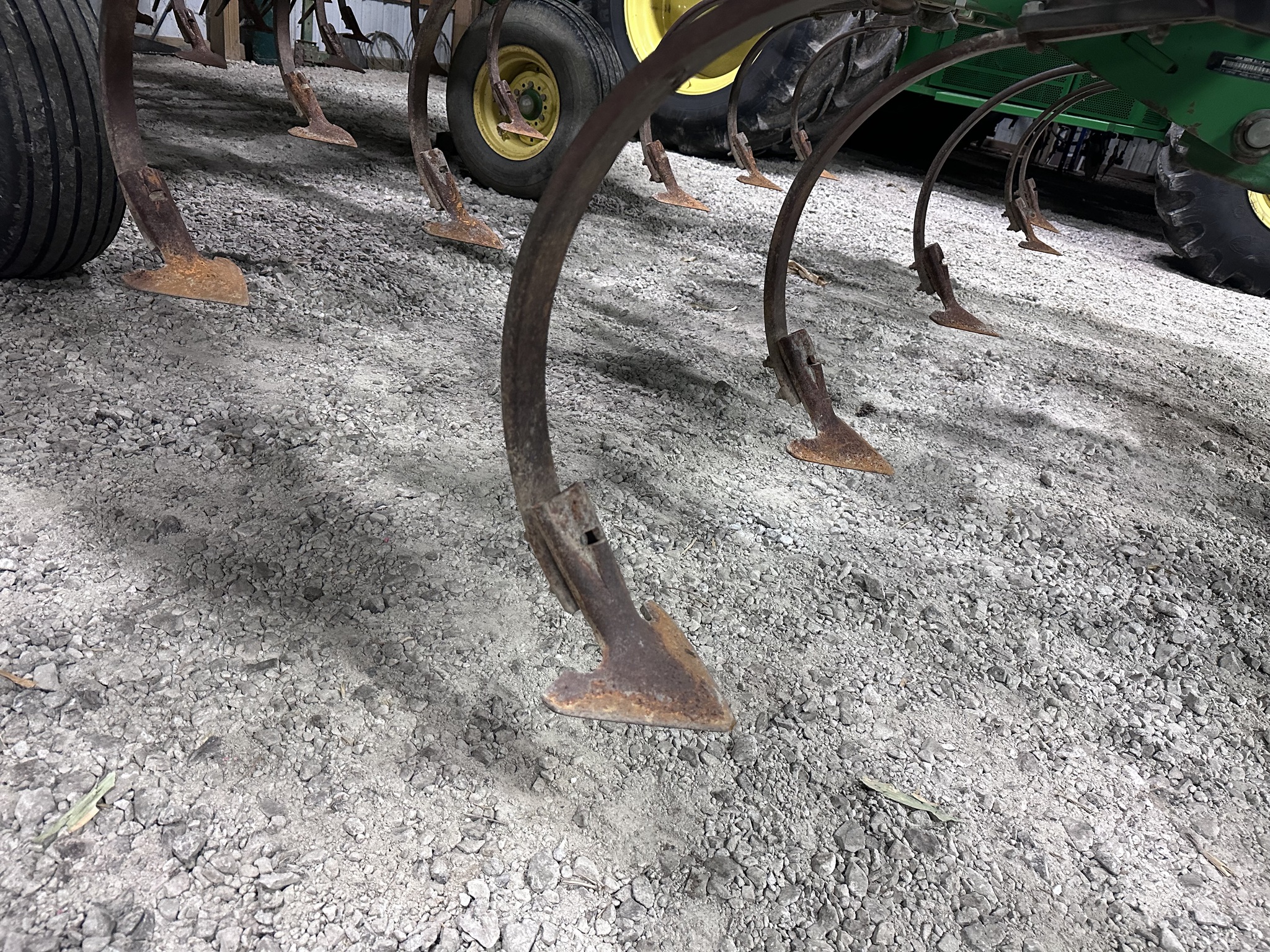 2005 John Deere 2210 Image 2