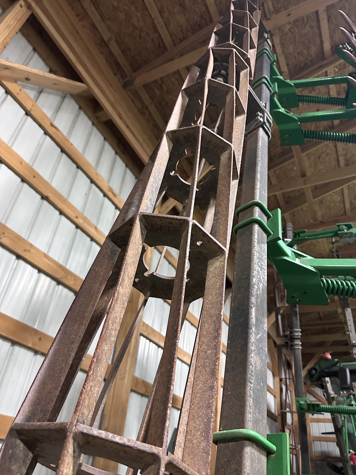 2005 John Deere 2210 Image 5