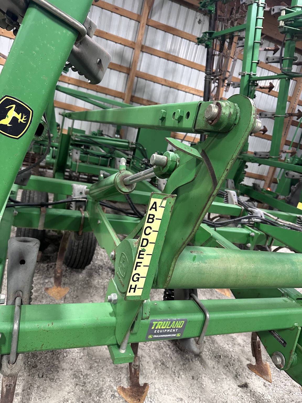 2005 John Deere 2210 Image 7