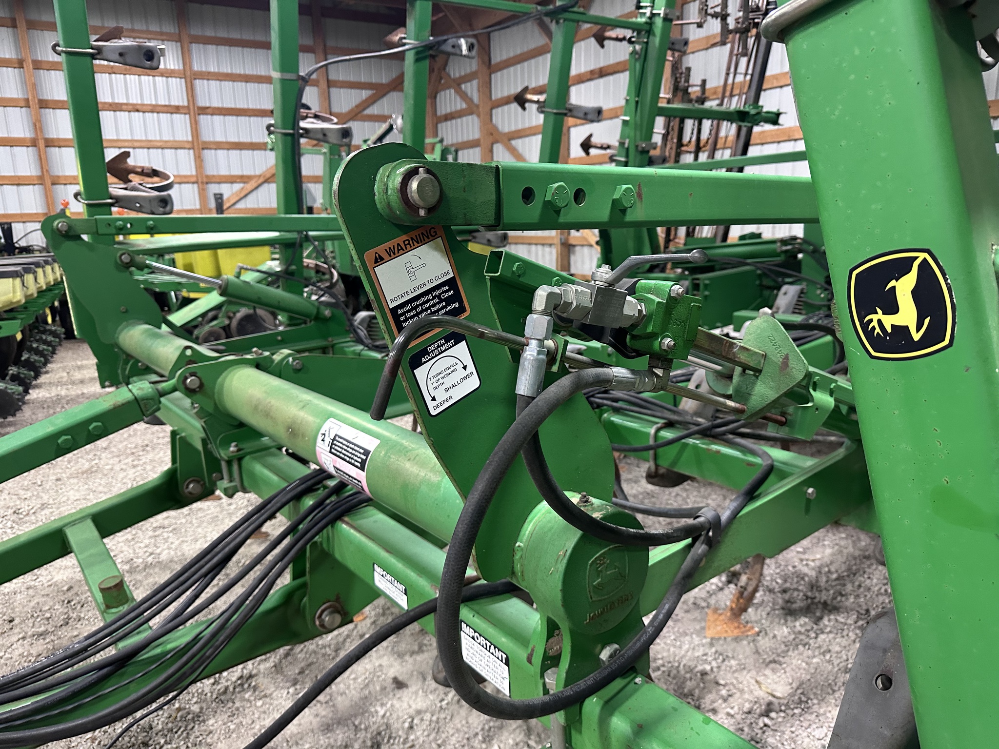 2005 John Deere 2210 Image 9