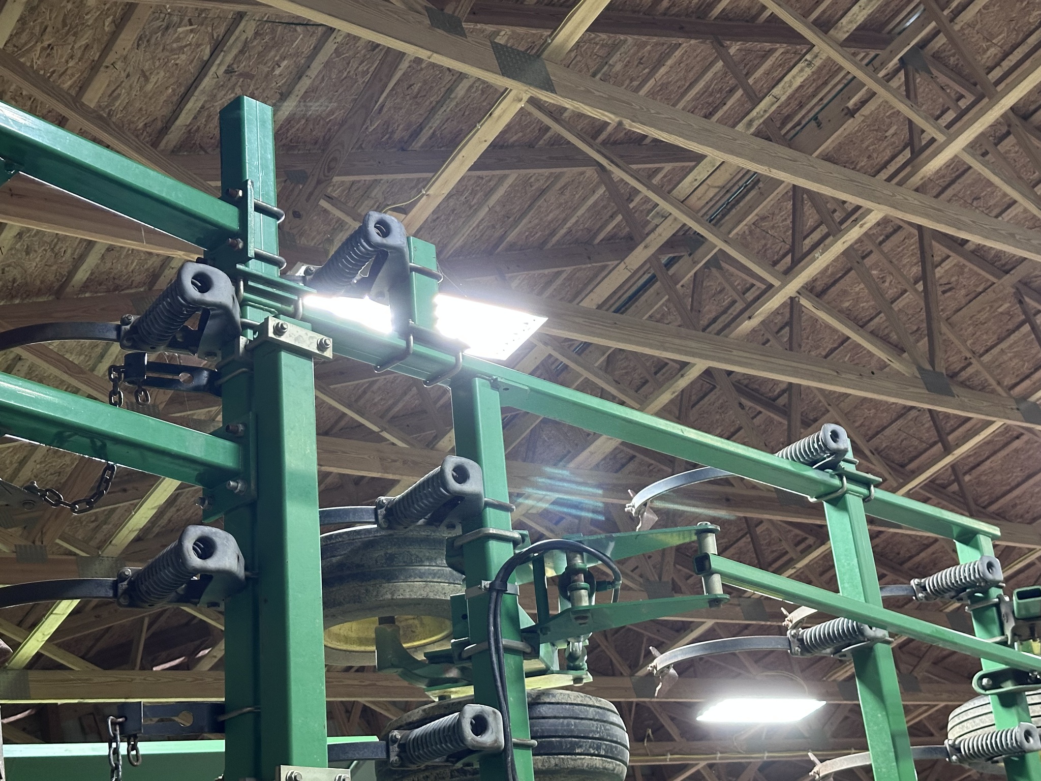 2005 John Deere 2210 Image 11