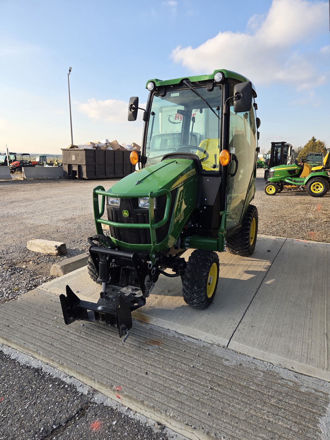 2020 John Deere 1025R Image 1