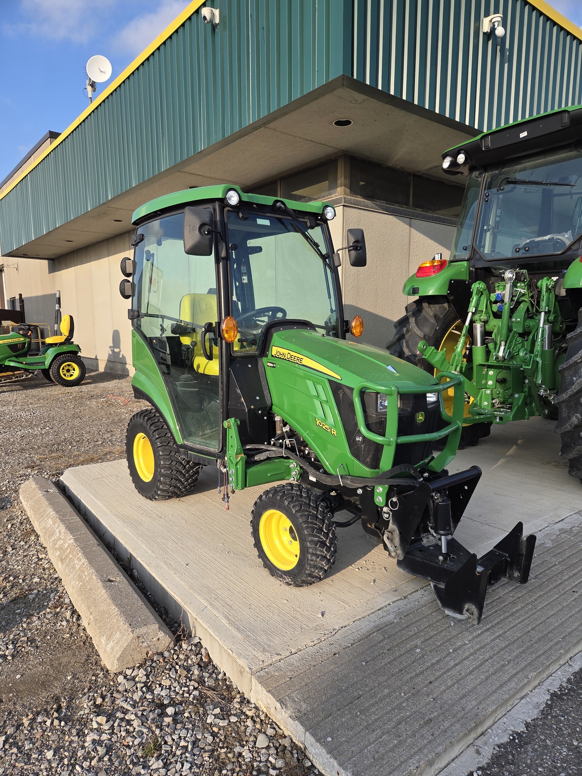 2020 John Deere 1025R Image 5