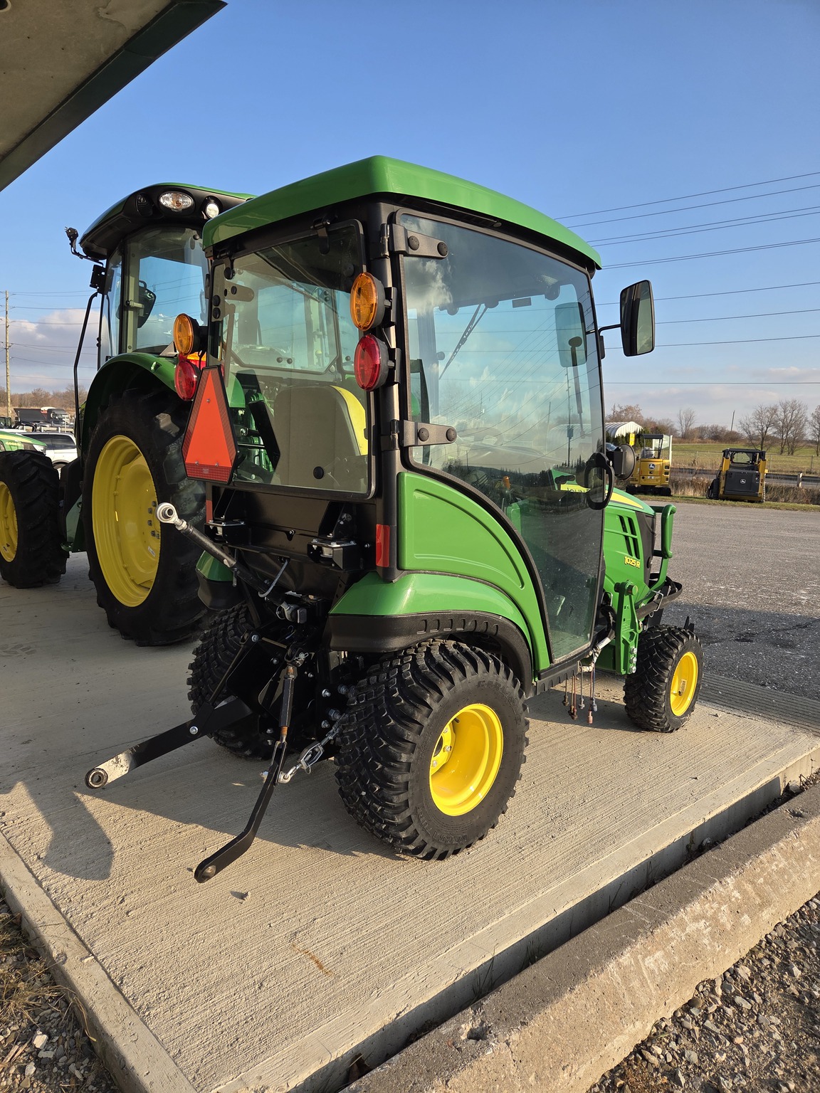 2020 John Deere 1025R Image 4