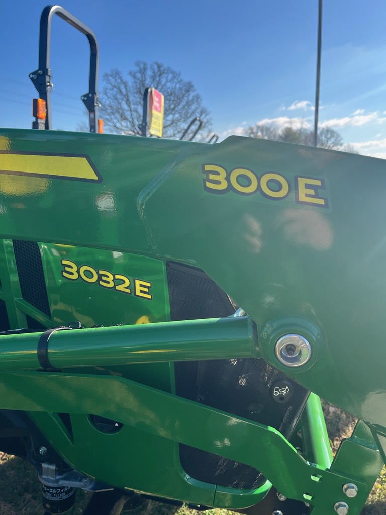 2025 John Deere 3032E Image 3
