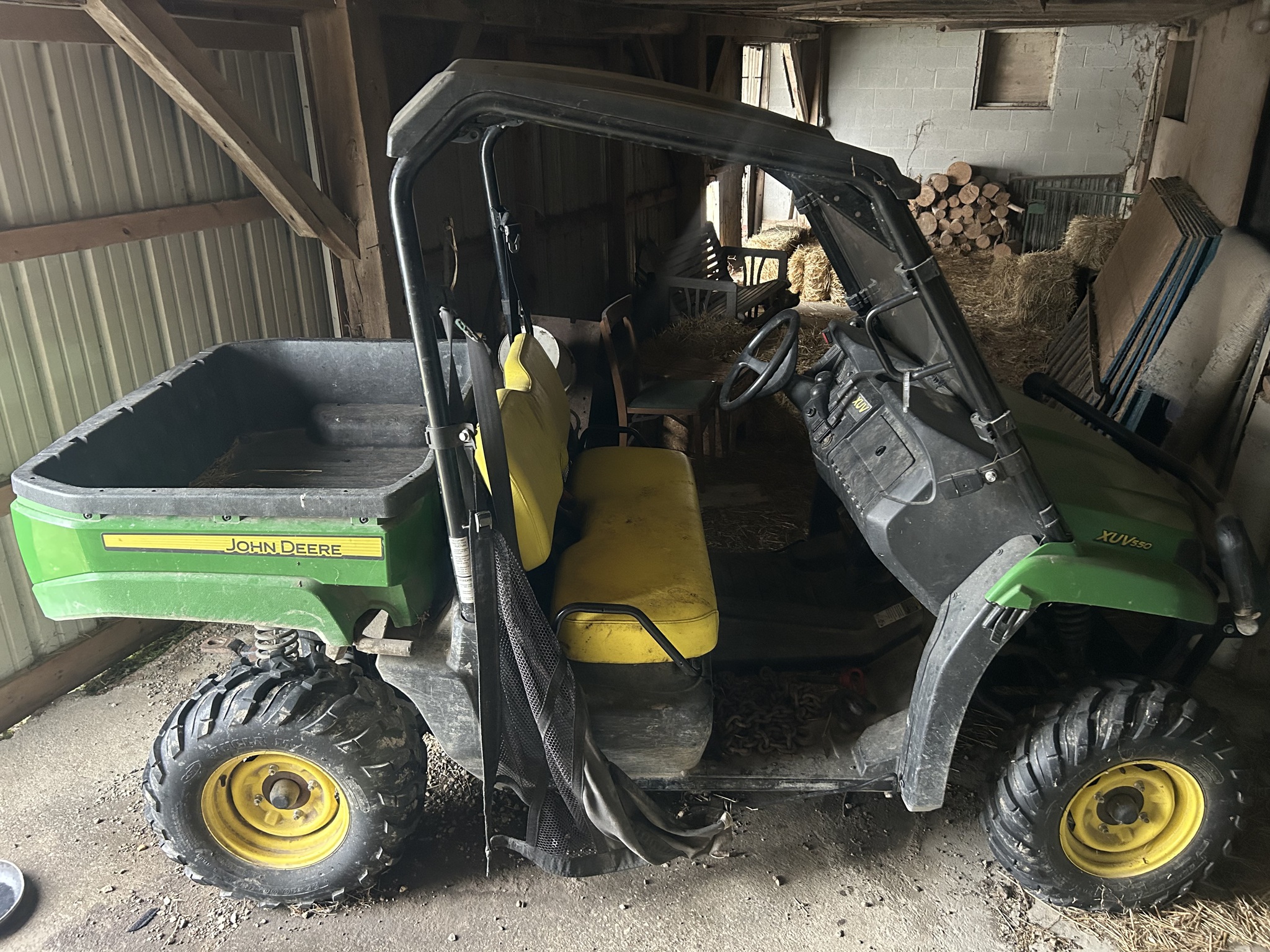 2014 John Deere XUV 550 GREEN Image 1