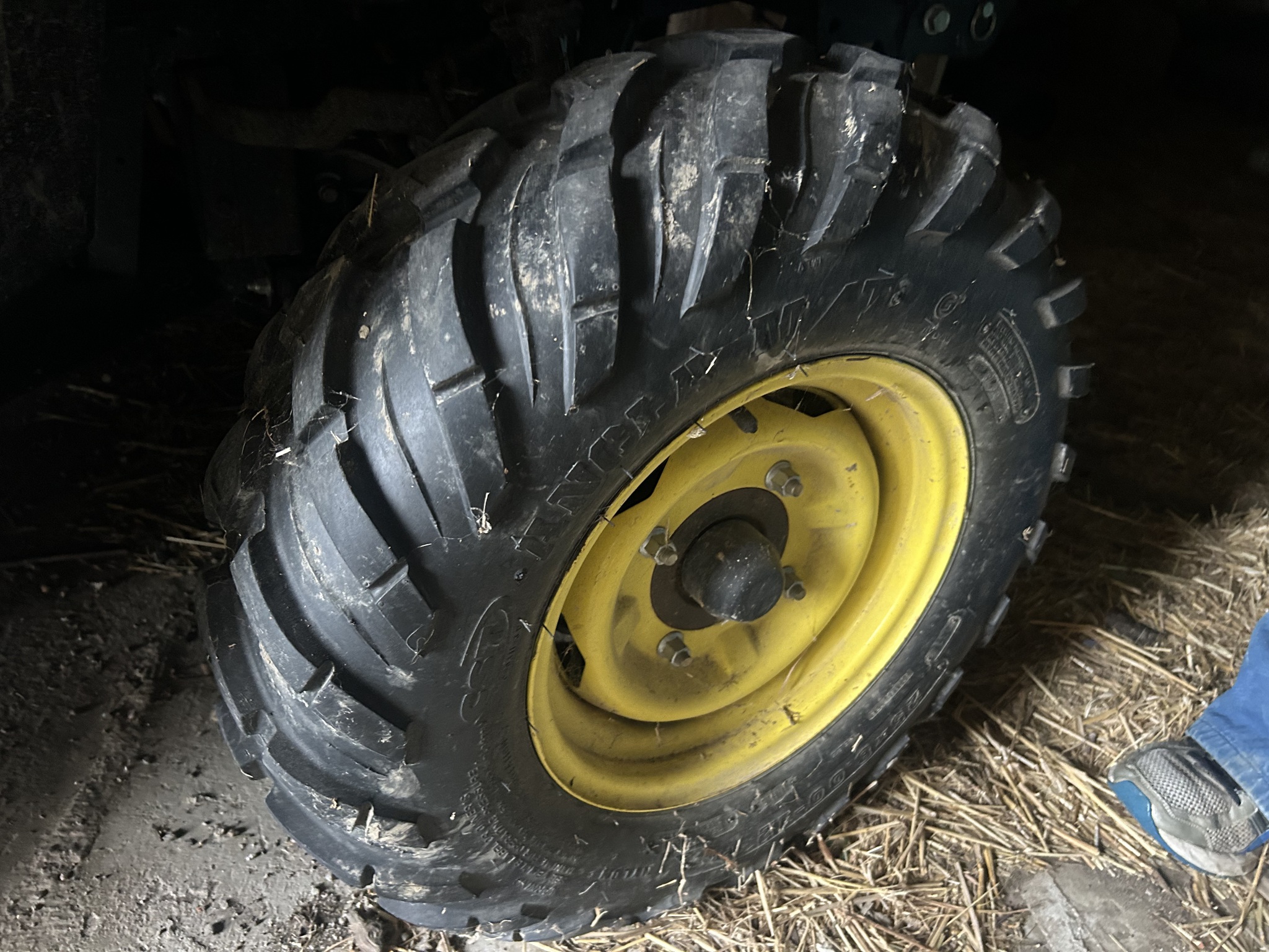 2014 John Deere XUV 550 GREEN Image 10