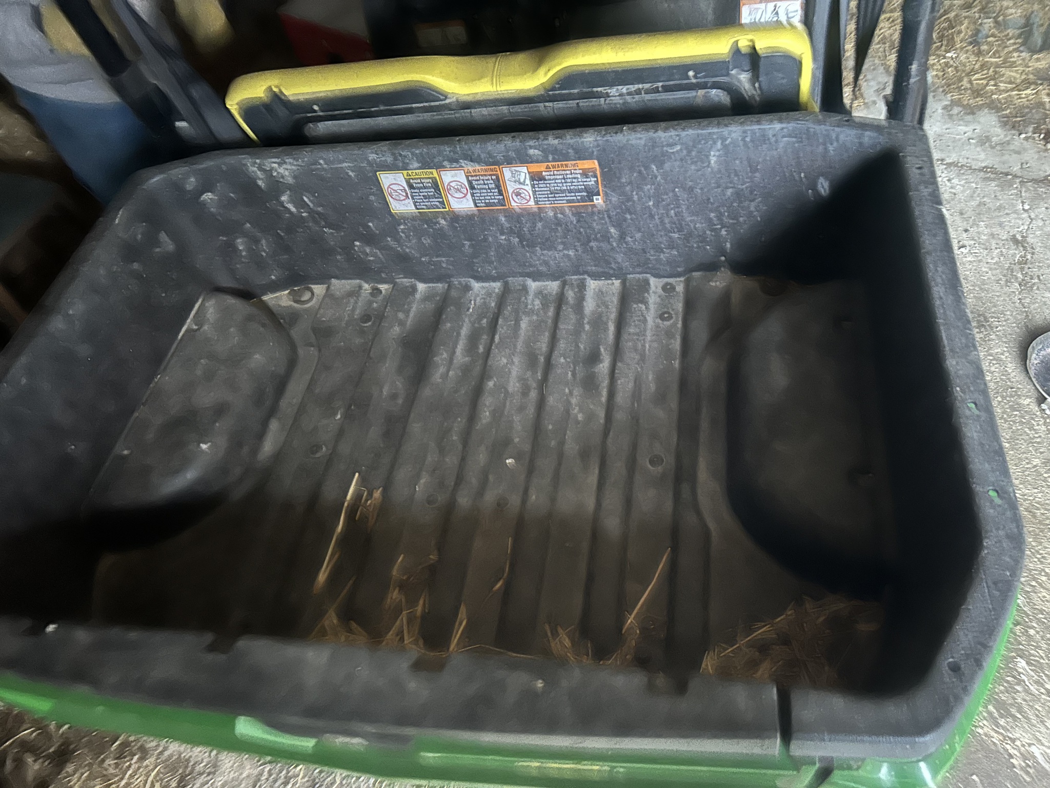 2014 John Deere XUV 550 GREEN Image 5