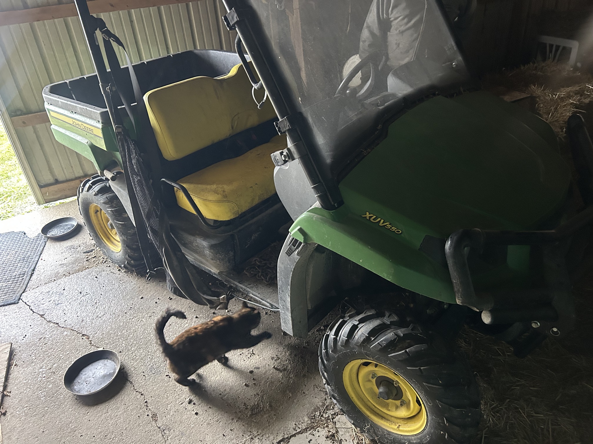 2014 John Deere XUV 550 GREEN Image 3