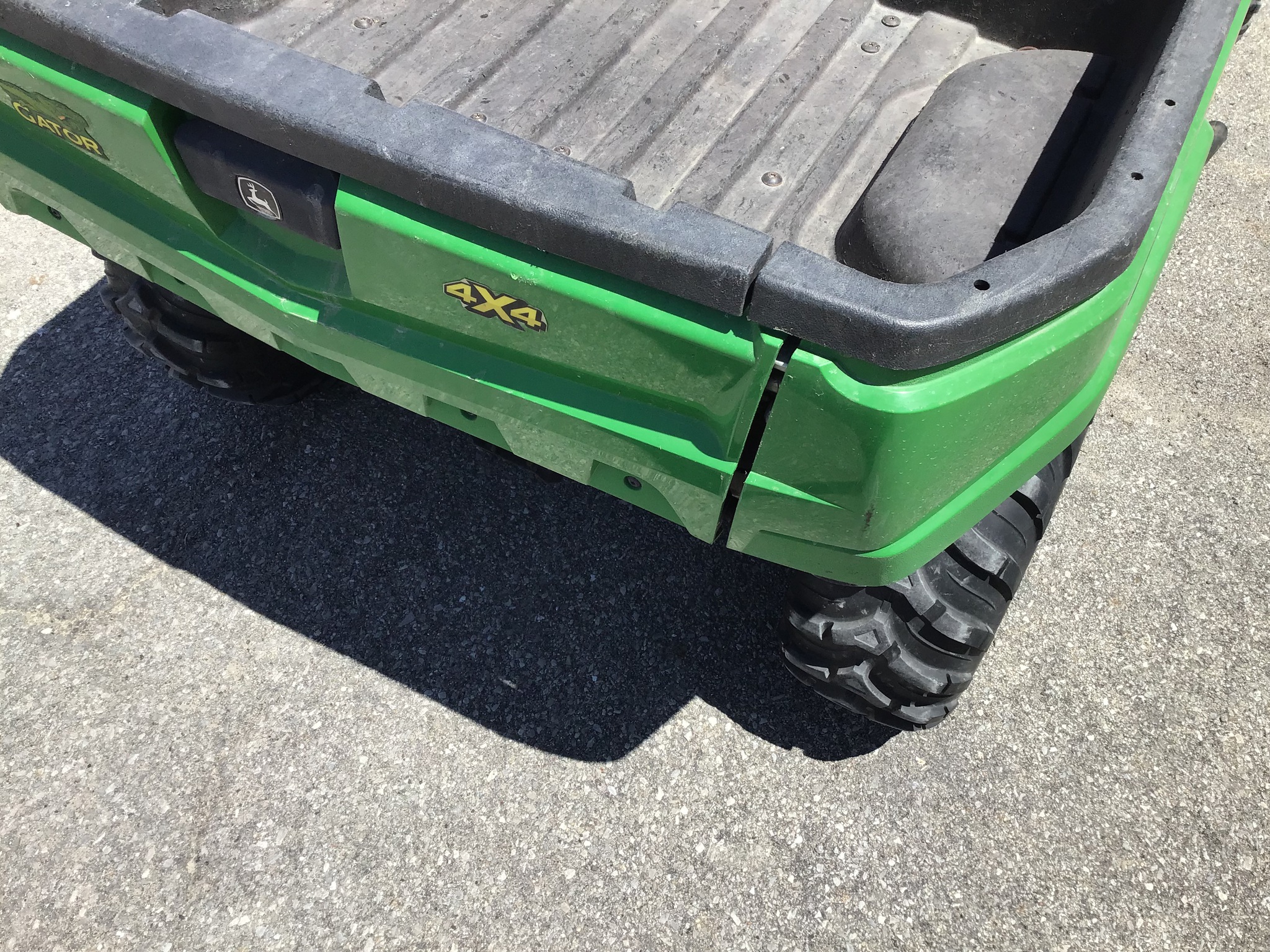 2014 John Deere XUV 550 GREEN Image 18
