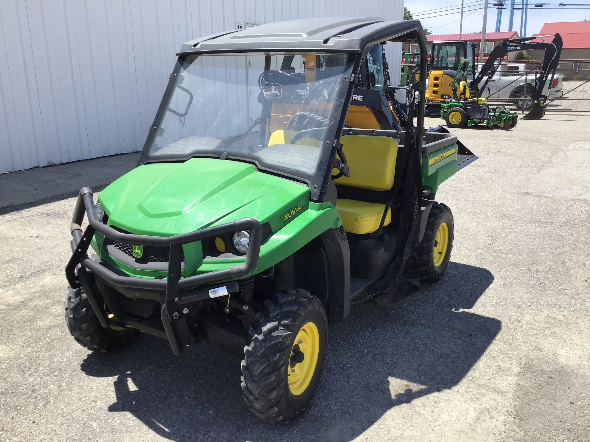2014 John Deere XUV 550 GREEN Image 1