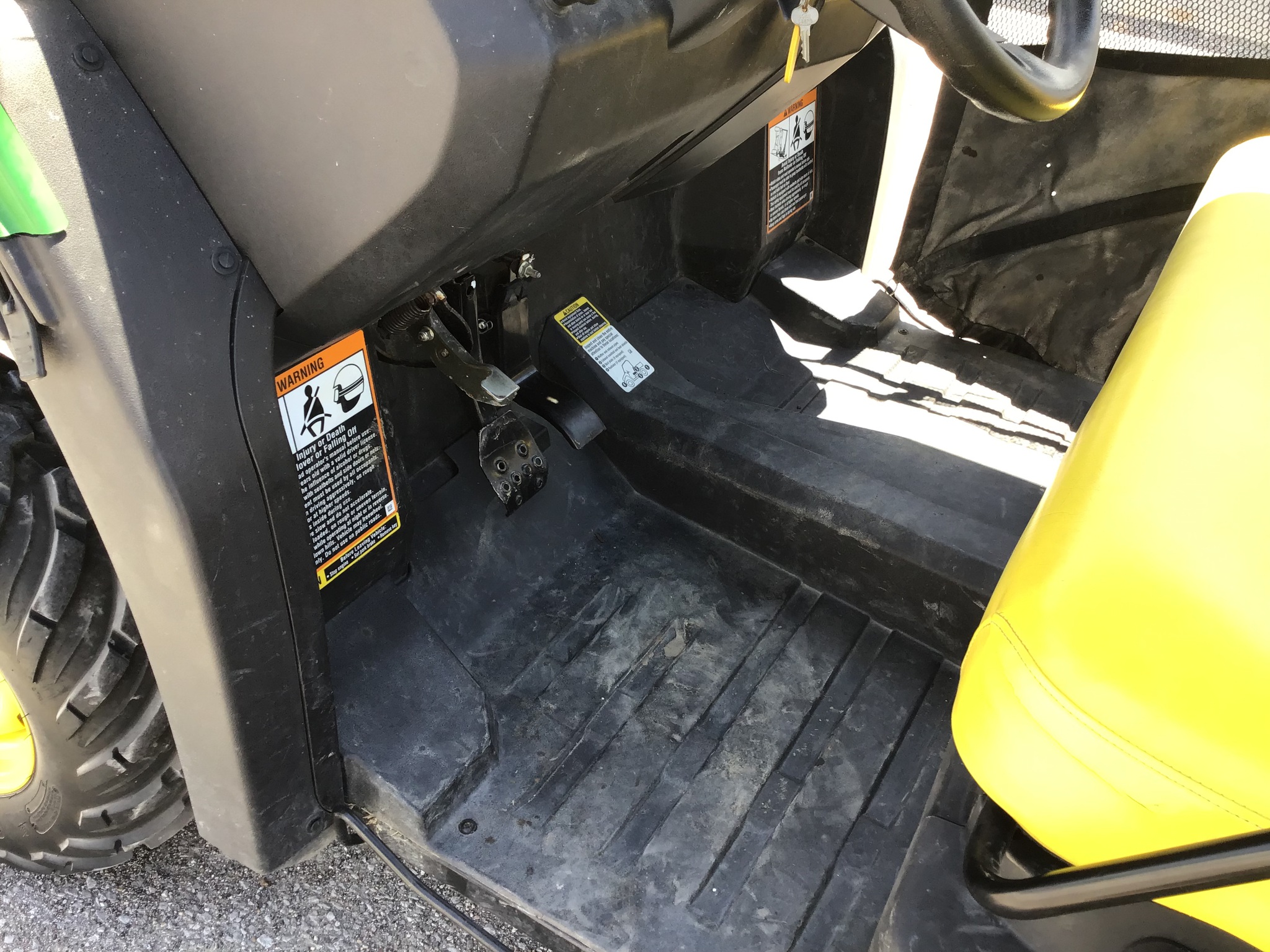 2014 John Deere XUV 550 GREEN Image 8