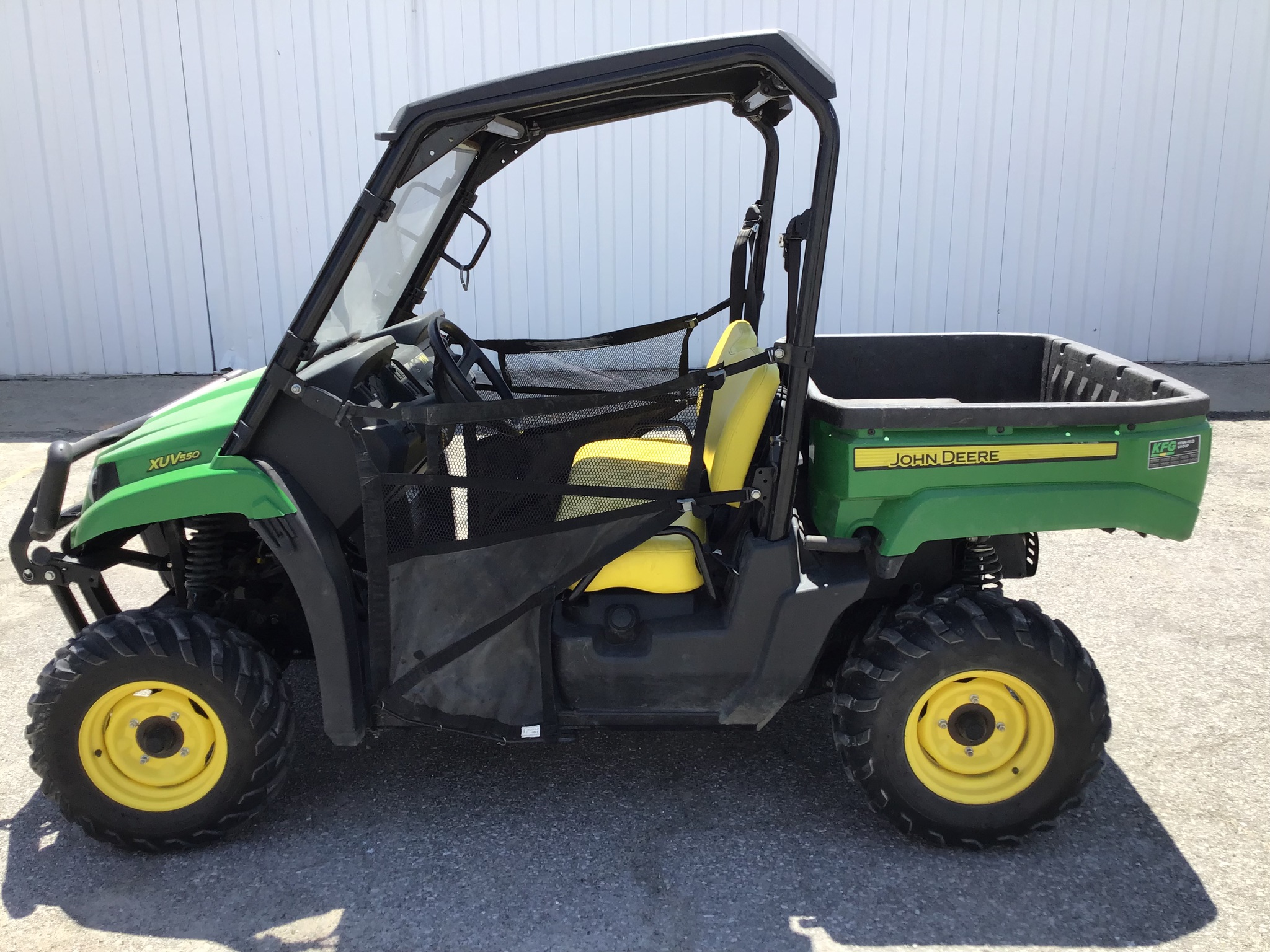 2014 John Deere XUV 550 GREEN Image 2