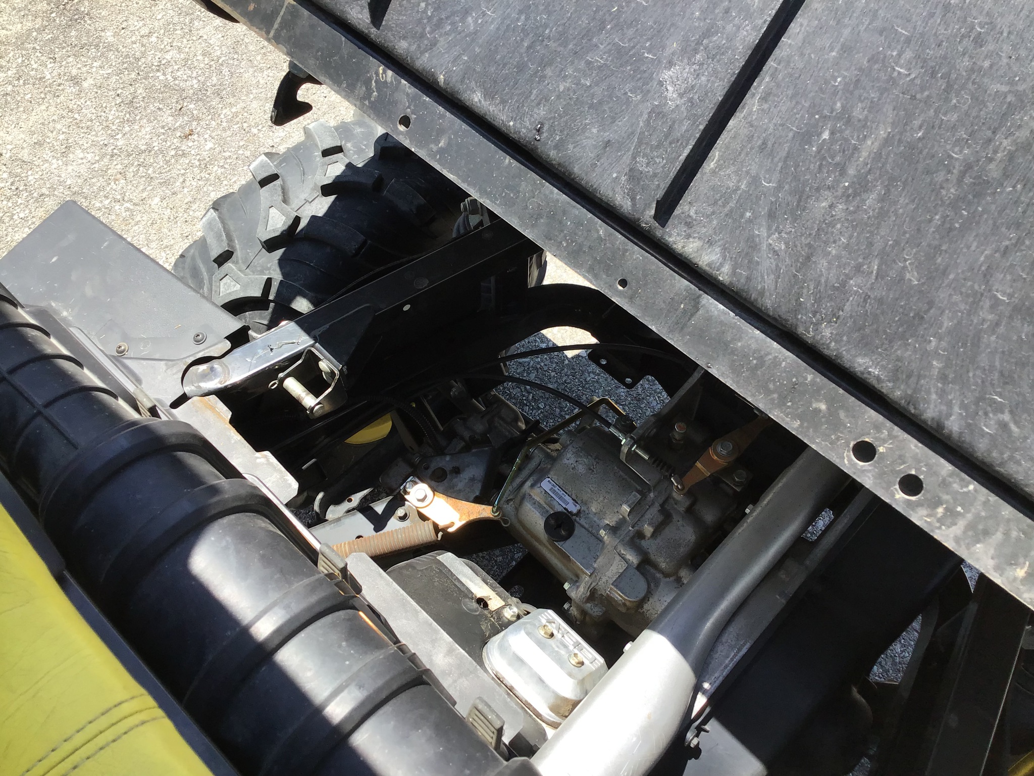 2014 John Deere XUV 550 GREEN Image 10