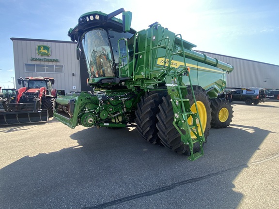 Photo of a 2023 John Deere X9 1000